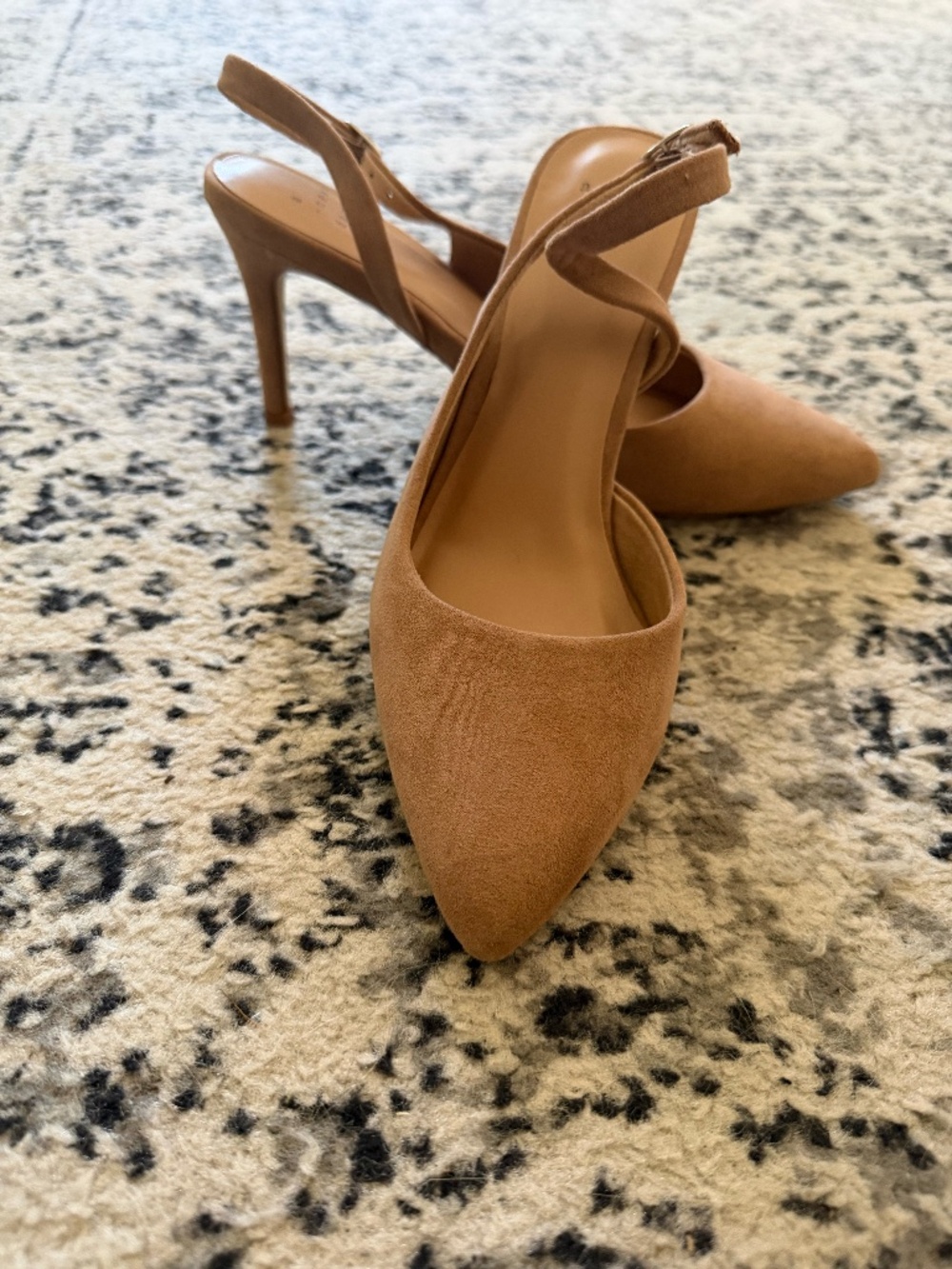 NWOT Neutral Nude Suede Slingback Heels 6.5